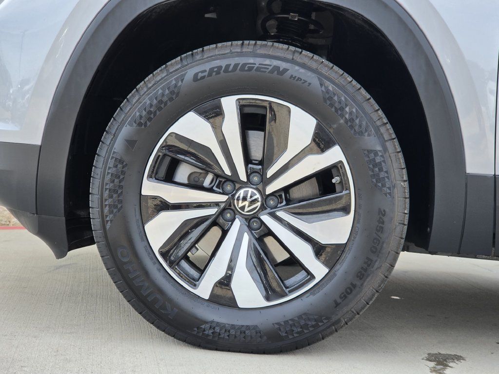 Used 2024 Volkswagen Atlas Cross Sport SE FWD image 8