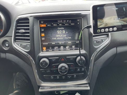 Used 2017 Jeep Grand Cherokee Altitude image 9