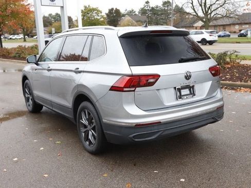 Used 2022 Volkswagen Tiguan SE w/ Panoramic Sunroof Package image 6