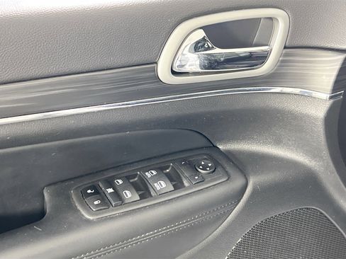 Used 2022 Jeep Grand Cherokee Limited image 17