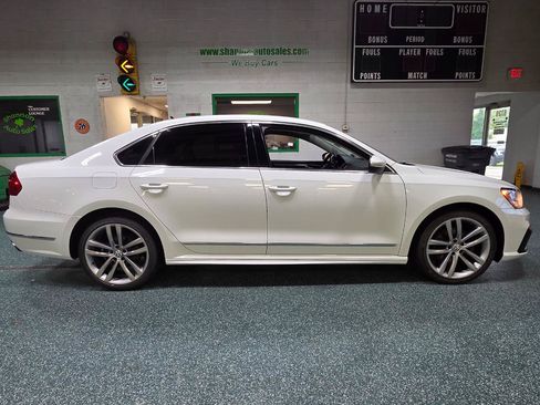 Used 2016 Volkswagen Passat 1.8T R-Line FWD image 5