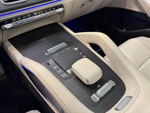 Certified 2025 Mercedes-Benz GLS 450 4MATIC image 17