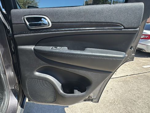 Used 2018 Jeep Grand Cherokee Limited image 26