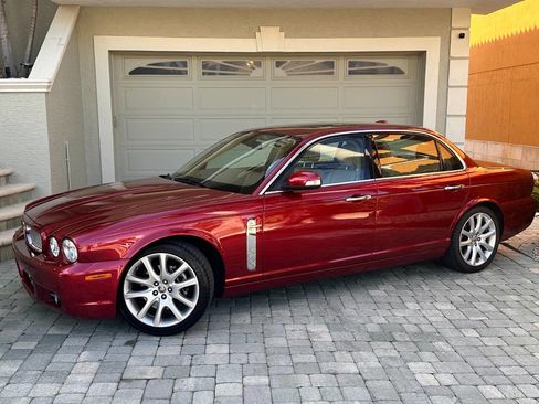 Used 2008 Jaguar XJ8 RWD image 4