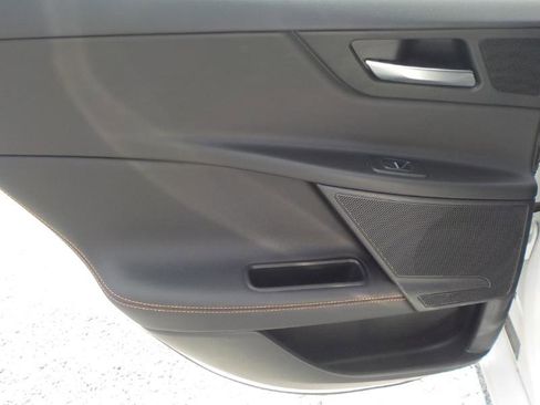 Used 2017 Jaguar XE Prestige image 19