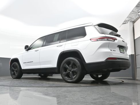 Used 2023 Jeep Grand Cherokee L Laredo image 28