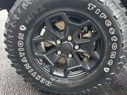 Used 2023 Jeep Wrangler Unlimited w/ Cold Weather Group image 12