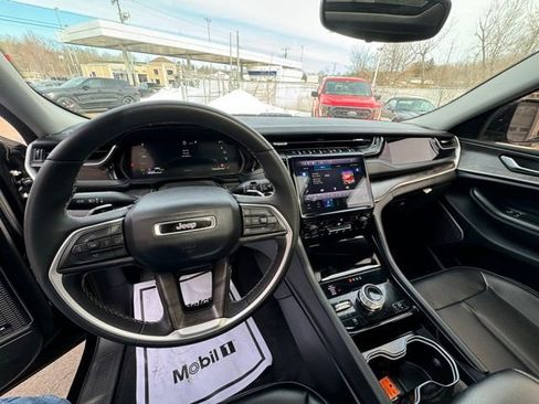 Used 2023 Jeep Grand Cherokee 4WD 4xe image 18