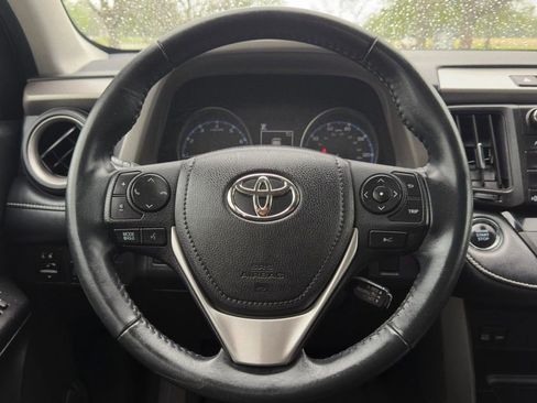 Used 2018 Toyota RAV4 XLE w/ Plus Extra Value Package AWD/4WD image 5