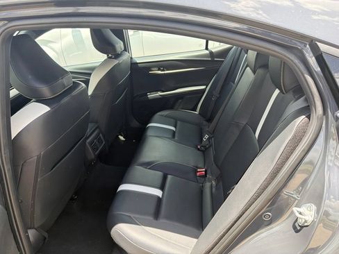Used 2025 Toyota Camry SE FWD image 3