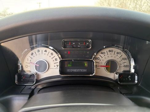 Used 2013 Ford Expedition Limited image 18