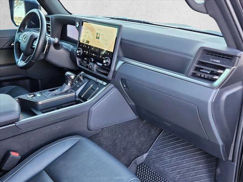 Used 2025 Lexus GX 550 w/ Accessory Package (CT) image 22