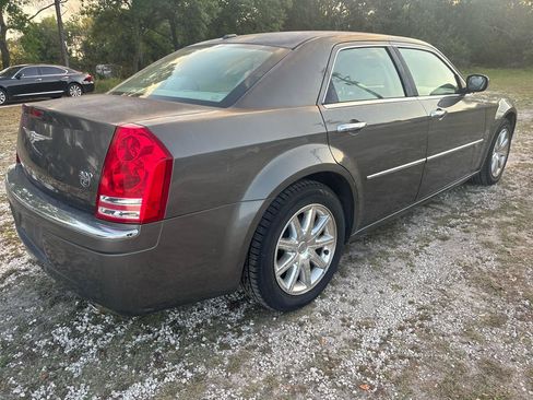 Used 2010 Chrysler 300 C w/ Luxury Group II image 4