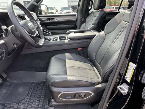 Certified 2024 Jeep Wagoneer L Series II AWD/4WD image 19