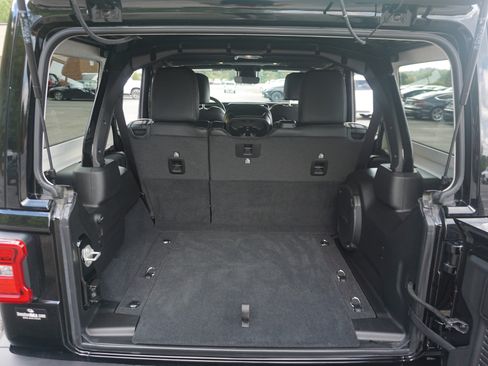 Used 2024 Jeep Wrangler Sahara w/ Technology Group image 15