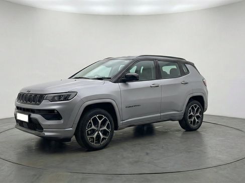 Used 2025 Jeep Compass Limited AWD/4WD image 3