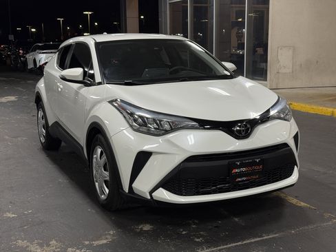 Used 2020 Toyota C-HR LE image 3