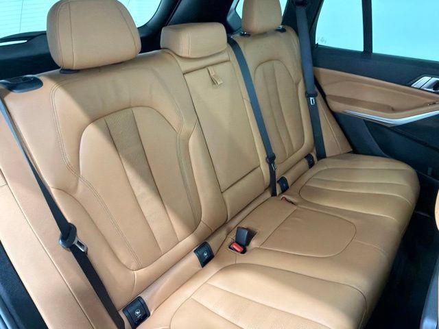 Used 2022 BMW X5 xDrive40i w/ Premium Package AWD/4WD image 22