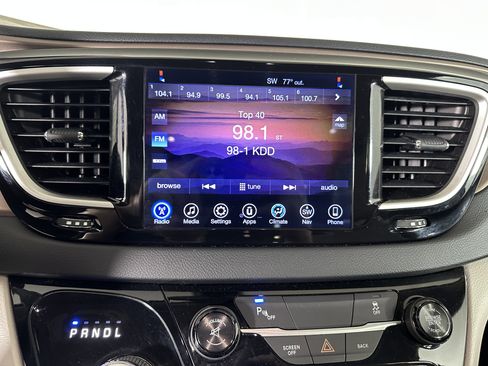 Used 2017 Chrysler Pacifica Touring w/ Tire & Wheel Group FWD image 22