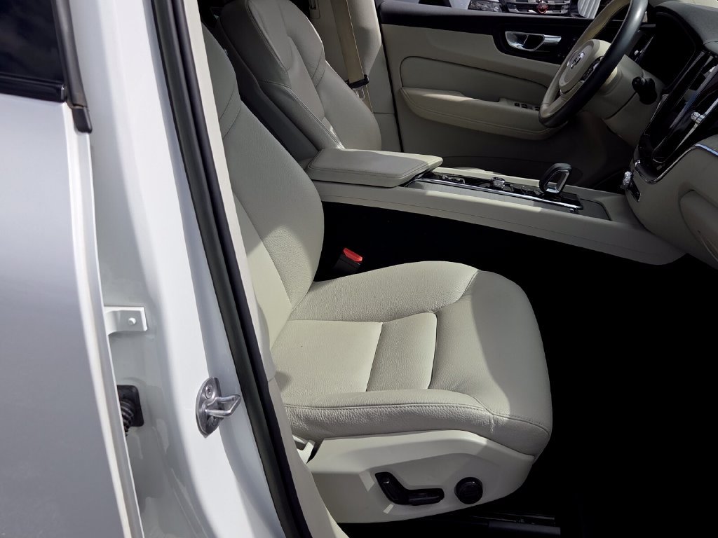 Used 2023 Volvo XC60 B5 Plus w/ Protection Package Premier AWD/4WD image 15