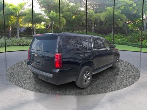 Used 2017 Chevrolet Suburban LS RWD image 5
