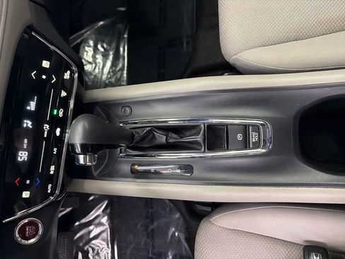 Used 2018 Honda HR-V EX image 32