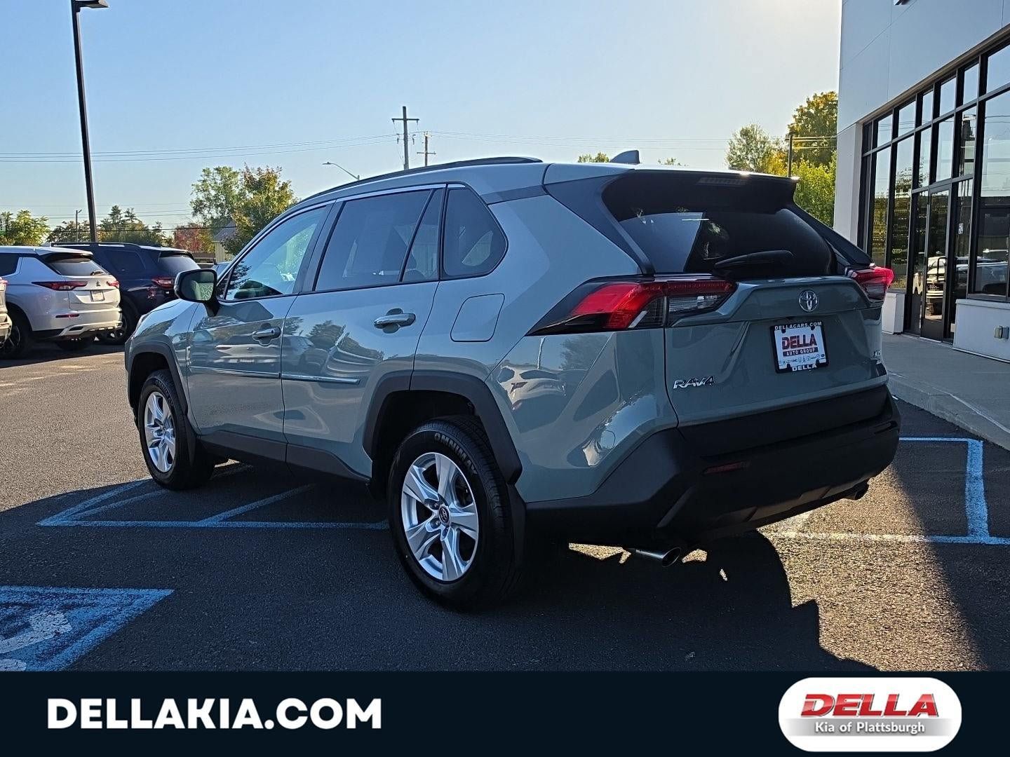 Used 2020 Toyota RAV4 XLE w/ Convenience Package AWD/4WD image 3