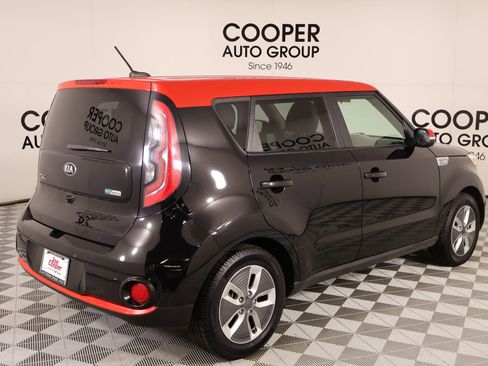Used 2018 Kia Soul EV + FWD image 21