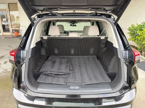 Used 2025 Nissan Rogue SV image 33