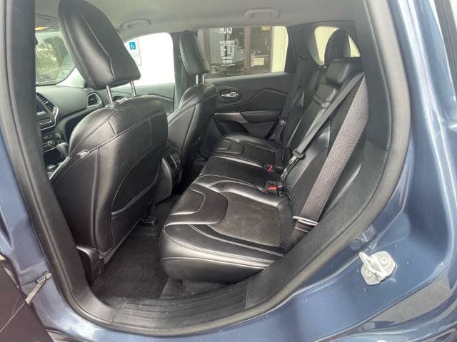 Used 2019 Jeep Cherokee Latitude Plus w/ Cold Weather Group AWD/4WD image 13