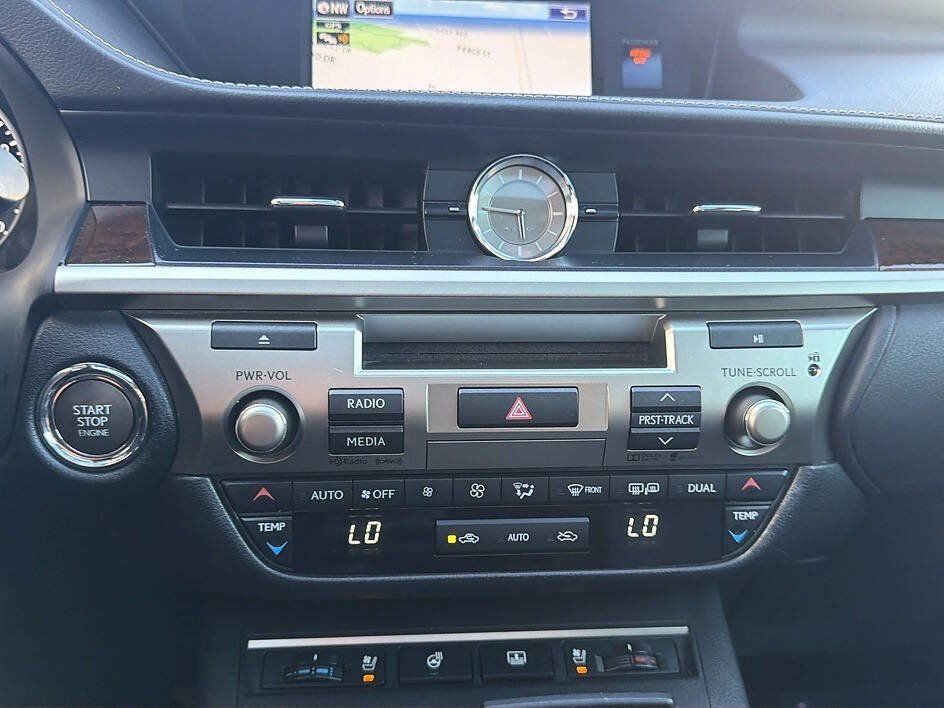 Used 2015 Lexus ES 350 w/ Luxury Package FWD image 12
