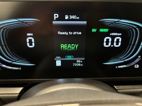 Used 2024 Kia Niro LX FWD image 13