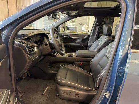 Used 2025 GMC Acadia Denali image 10