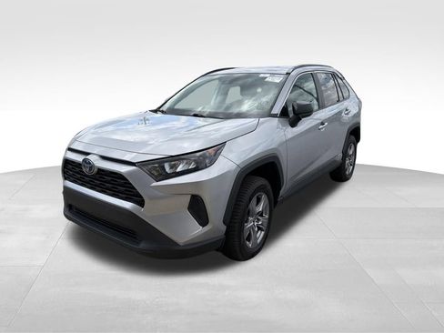 Used 2022 Toyota RAV4 LE AWD/4WD image 4