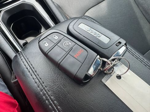 Used 2023 Jeep Compass Limited w/ Sun and Sound Group AWD/4WD image 19