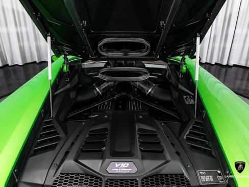 Used 2024 Lamborghini Huracan Sterrato image 21