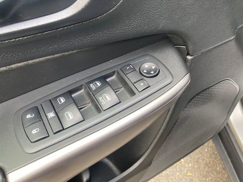 Used 2019 Jeep Cherokee Latitude Plus w/ Cold Weather Group AWD/4WD image 14