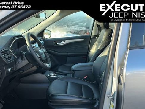 Used 2022 Ford Escape SEL image 9