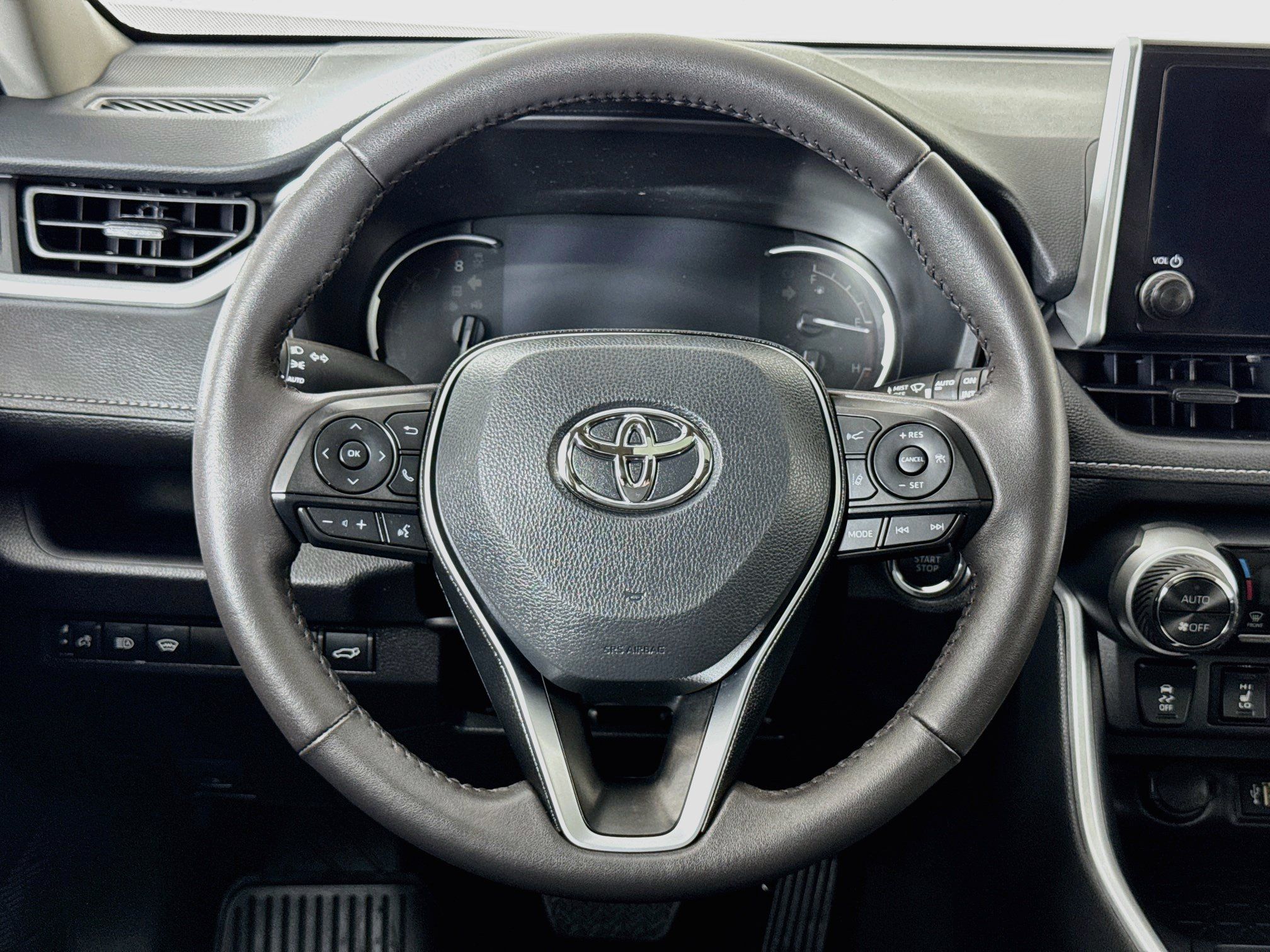 Certified 2025 Toyota RAV4 XLE w/ Convenience Package AWD/4WD image 4