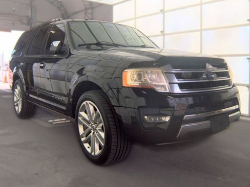 Used 2016 Ford Expedition Platinum RWD image 4