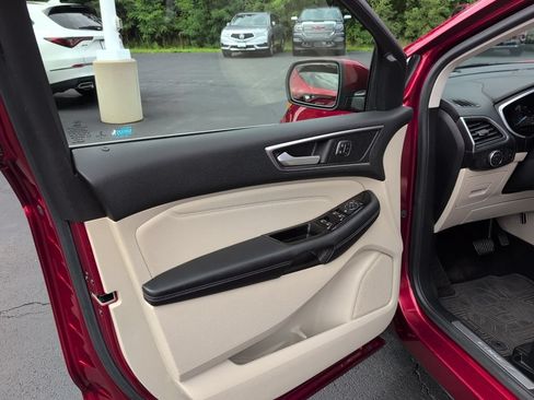 Used 2016 Ford Edge Titanium w/ Equipment Group 301A FWD image 8