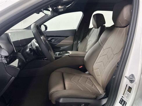 New 2026 BMW 530i xDrive w/ Premium Package image 11