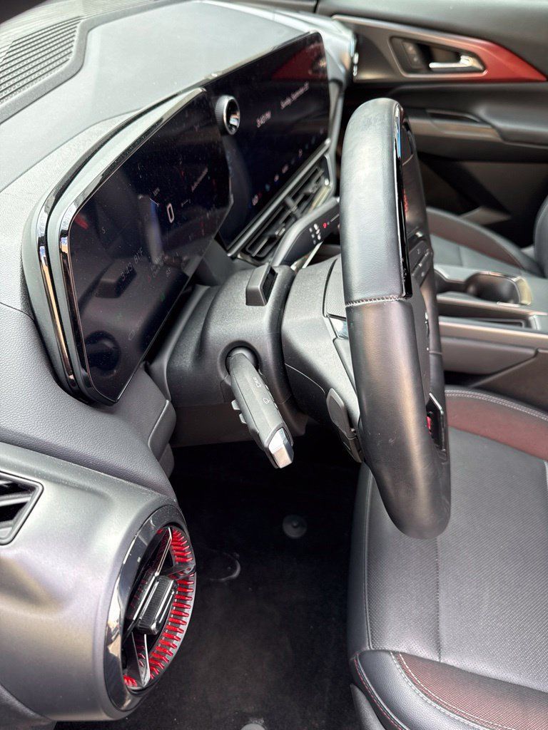 Used 2024 Chevrolet Equinox EV RS FWD image 26