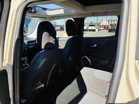 Used 2016 Jeep Renegade Latitude image 37