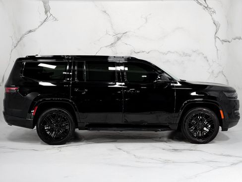 Used 2024 Jeep Wagoneer Series II image 8