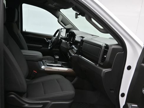 Used 2024 Chevrolet Silverado 1500 LT Trail Boss w/ Protection Package AWD/4WD image 11