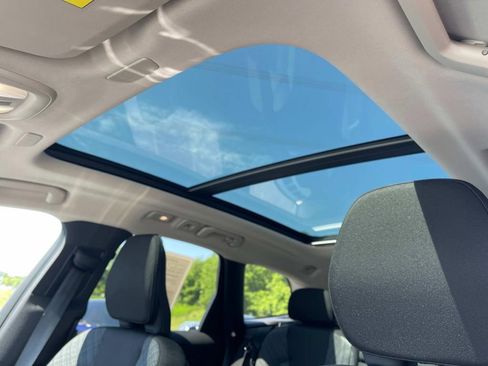 Used 2022 Volvo XC60 B5 Momentum image 23