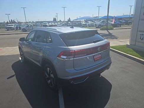 Used 2024 Volkswagen Atlas Cross Sport SE image 17