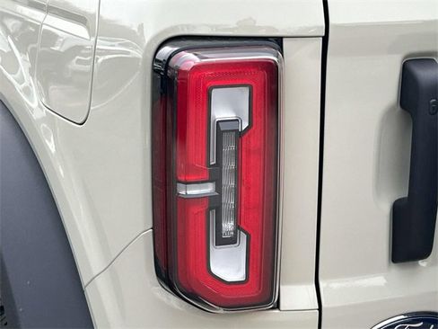 New 2025 Ford Bronco Badlands image 11