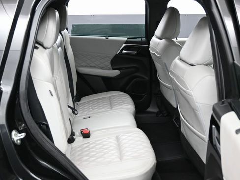 Used 2023 Mitsubishi Outlander SEL image 38